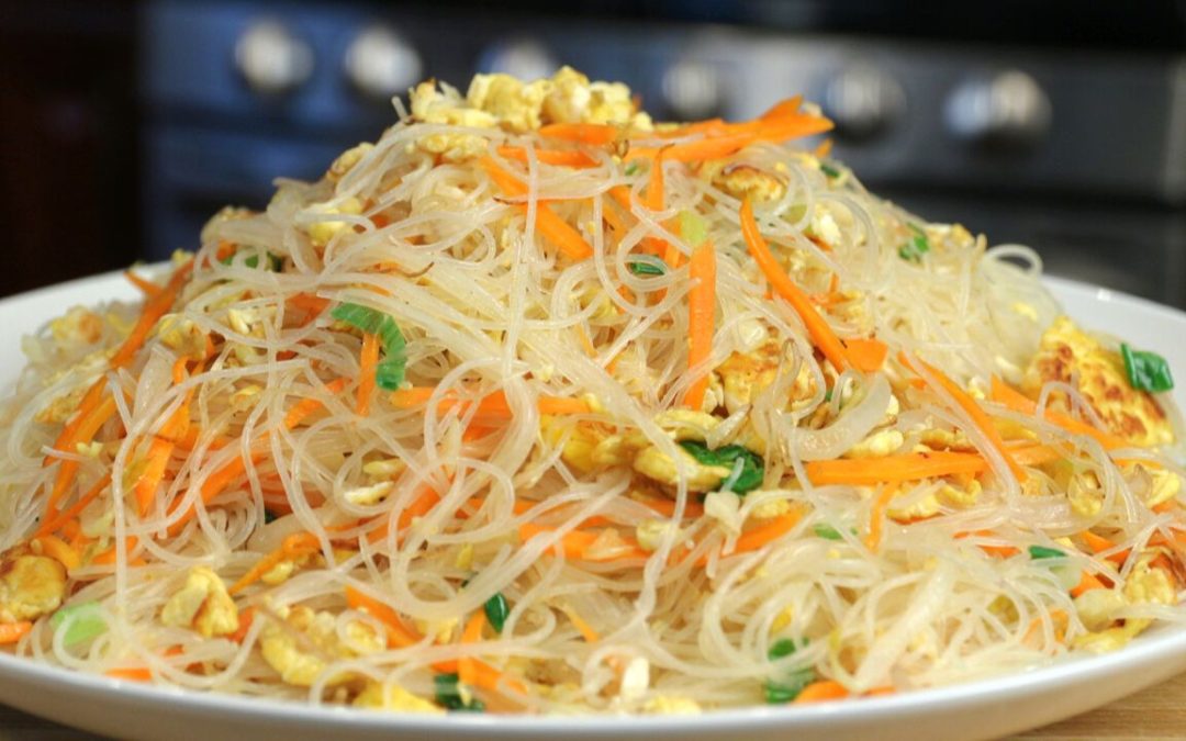 Stir Fried Rice Noodles with Eggs 鸡蛋炒米粉