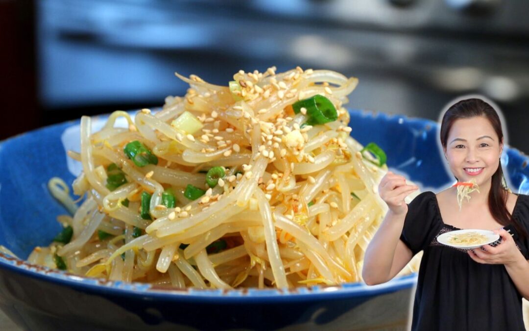 Bean Sprout Salad in hot and sour sauce 凉拌豆芽